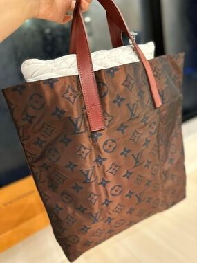 Louis Vuitton Cabas Escapade Tote Monogram Nylon